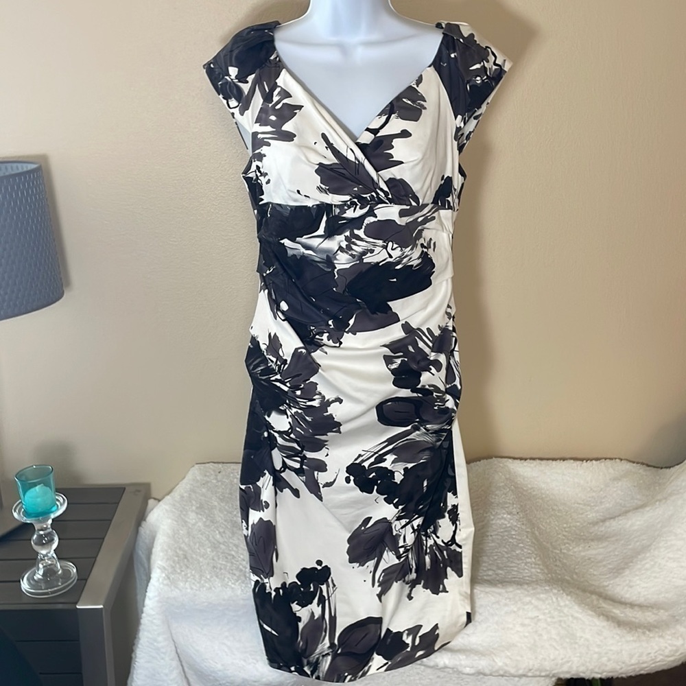 SUZI Chin Ruched Dress Size 8